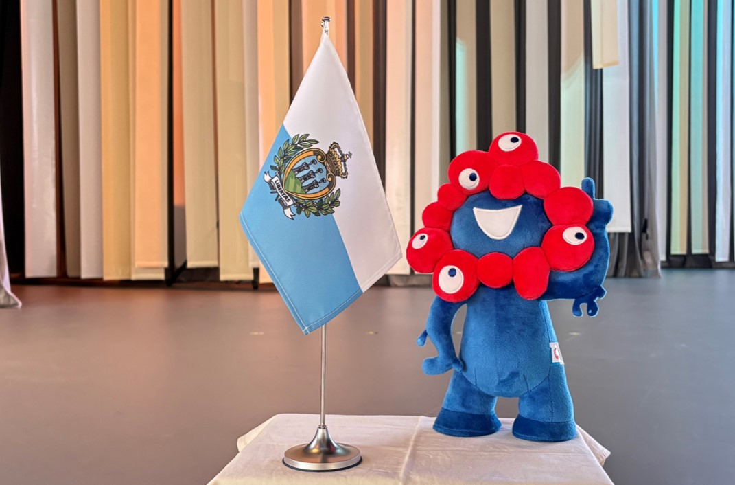 Myakmyak and San Marino Flag