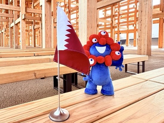 Myakmyak and Qatar Flag