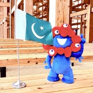 Myakmyak and Pakistani Flag