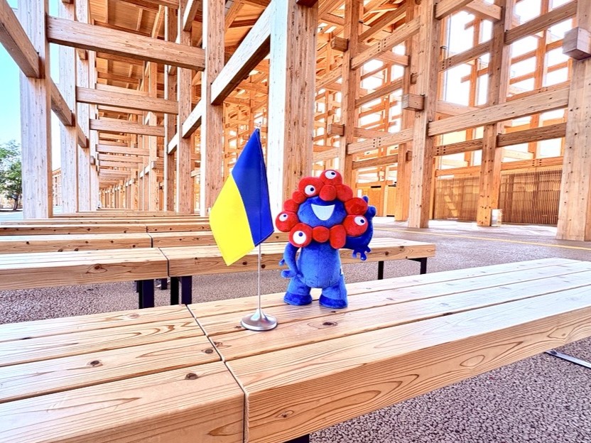 Myakmyak and Ukraineflags
