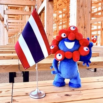 MyakuⅯyaku and the flag of Thailand