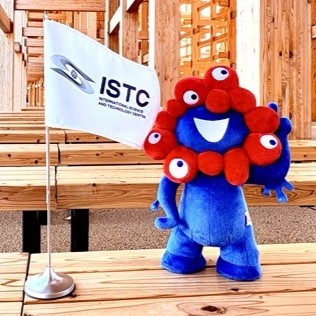 MyakuMyaku and the flag of ISTC