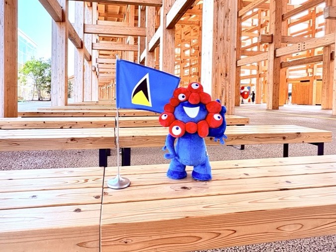 MyakuMyaku and the flag of Saint Lucia