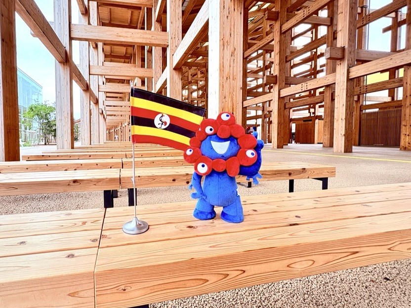 MyakuMyaku and the flag of Uganda