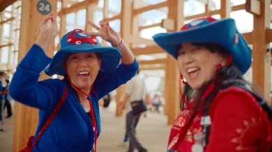 大阪・関西万博の開催期間中における新TVCM「一生に一度を何度も」の「一生に一度を何度も 30秒」篇のサムネイルです。