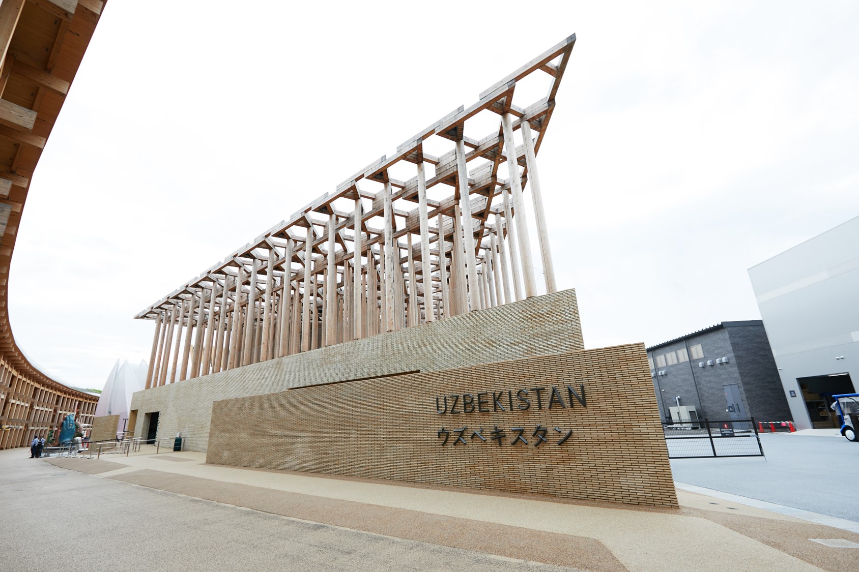 世界のパビリオンめぐり｜ウズベキスタンパビリオン：知の庭で育む